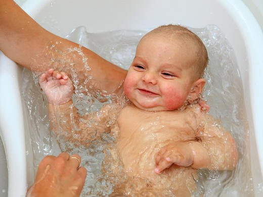 Bebeğinize Güvenlik İçinde Banyo Yaptırın